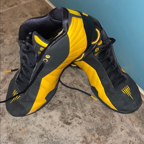 Nike Shox BB4 Black and University Gold - Picture 3 of 4